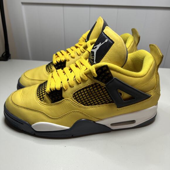 Size 9 - Jordan 4 Retro Mid Lightning - Picture 1 of 8